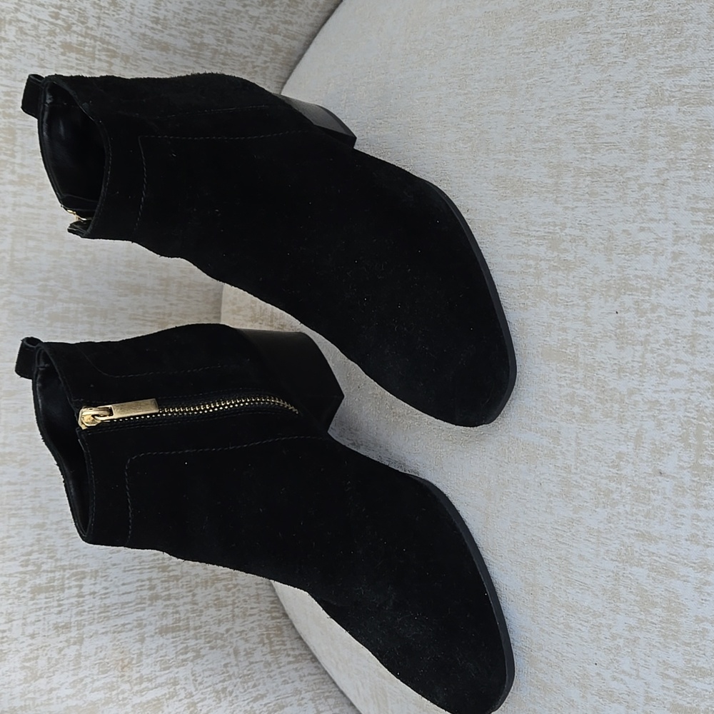 Talbots Dakota Black Suede Ankle Boots Size 7. Like New Condition